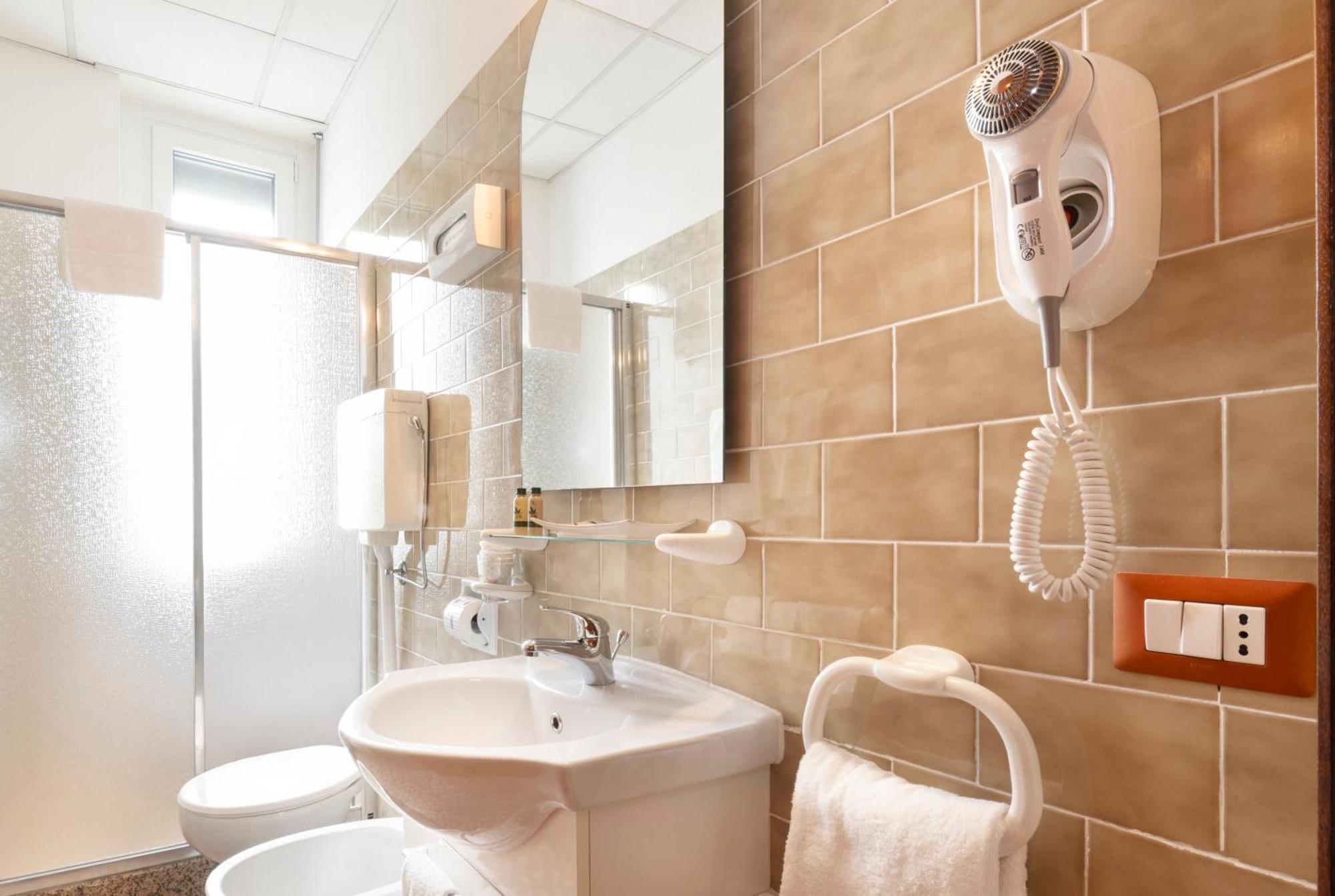 Le Betulle Hotel San Maurizio D'opaglio Eksteriør billede