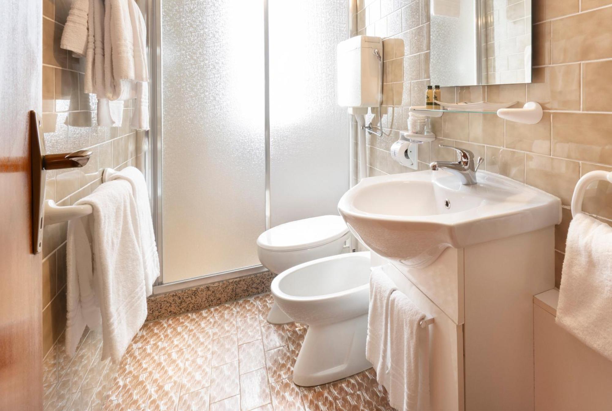 Le Betulle Hotel San Maurizio D'opaglio Eksteriør billede