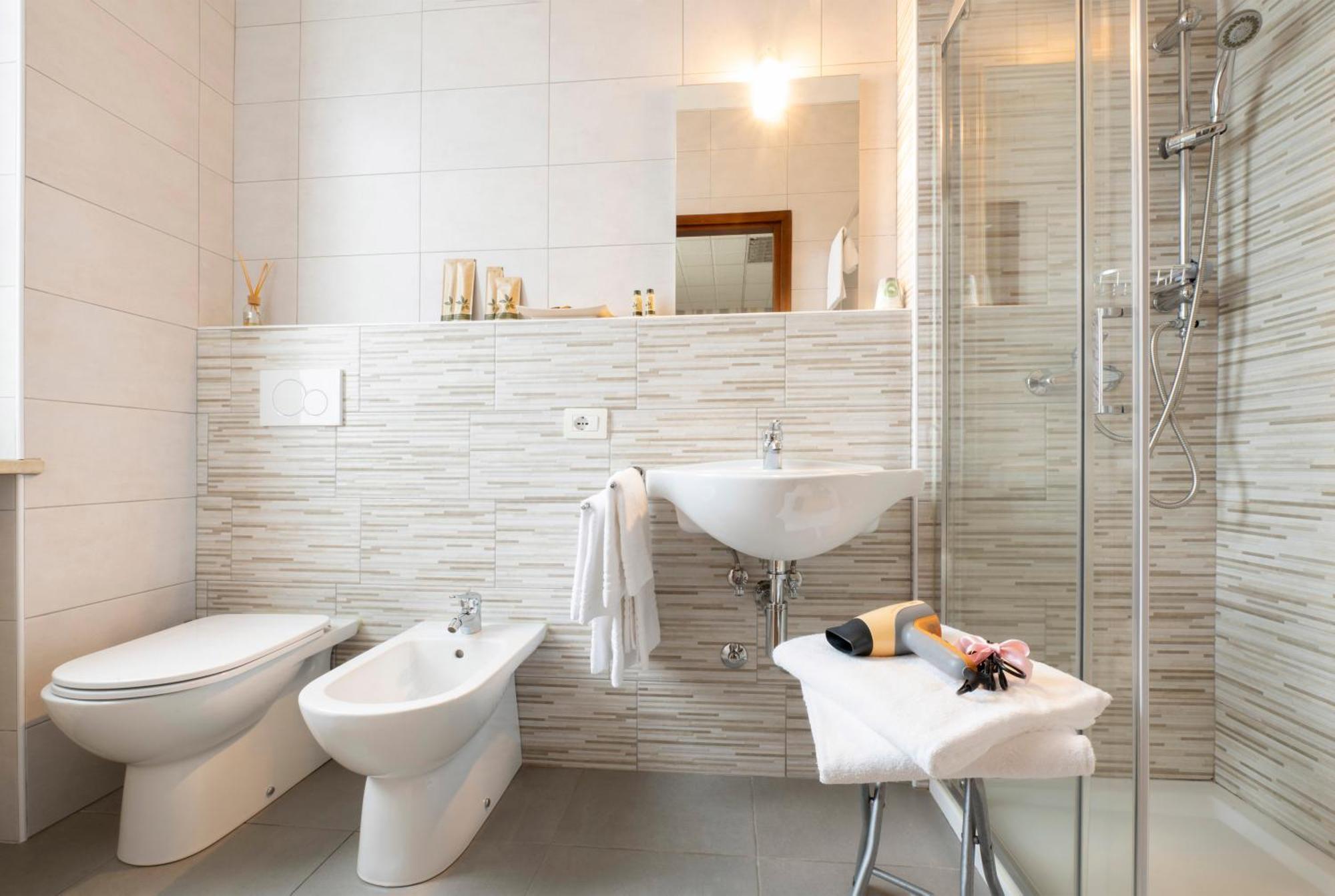 Le Betulle Hotel San Maurizio D'opaglio Eksteriør billede