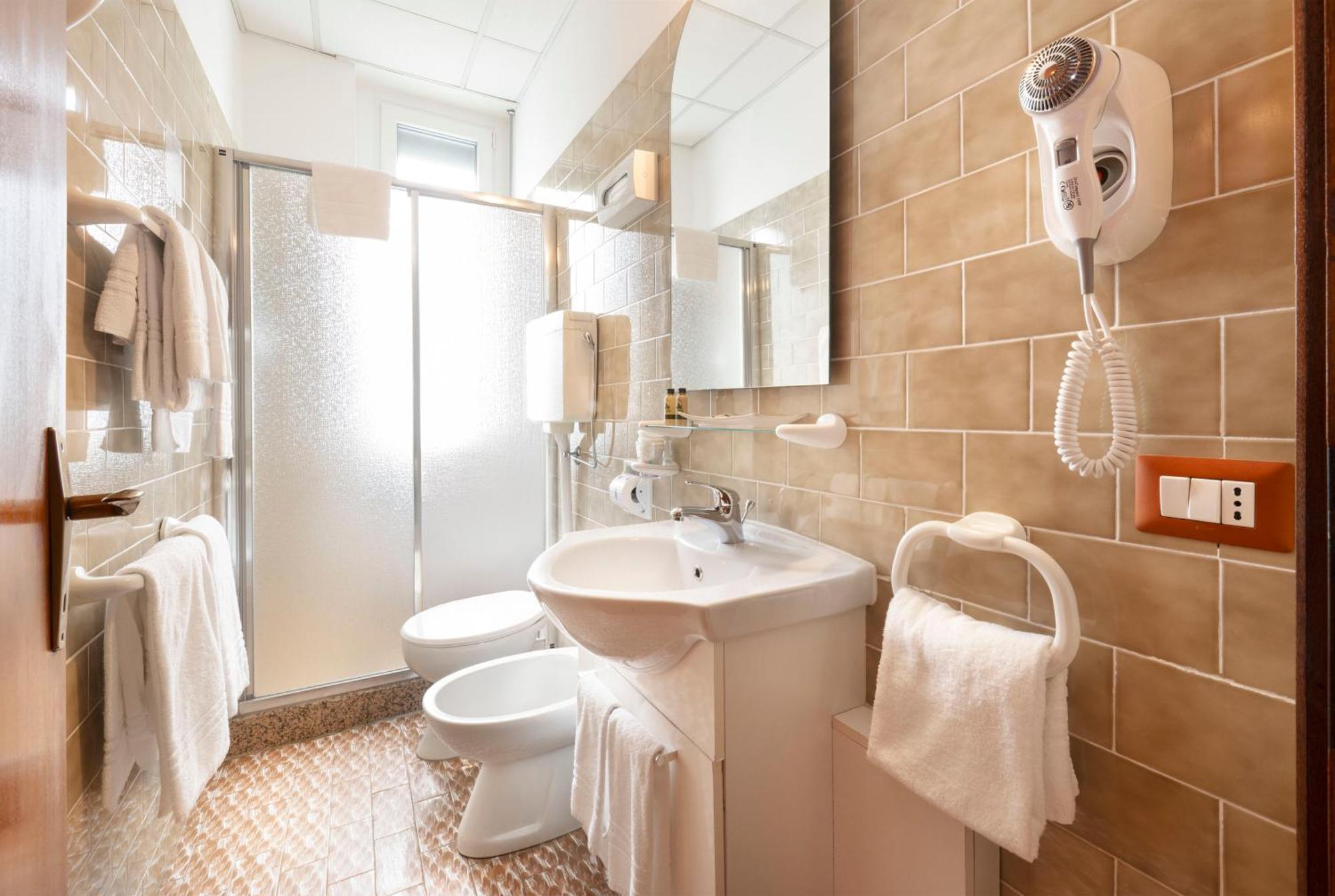 Le Betulle Hotel San Maurizio D'opaglio Eksteriør billede